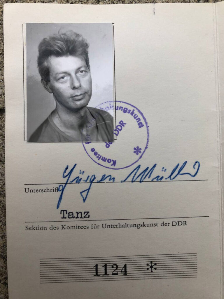 Zulassungsausweis mit Passfoto von zugelassener Person